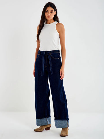 Jeans wide leg blu con risvolto e cintura coordinata