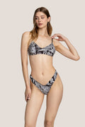 Top con slip v black&white image 0