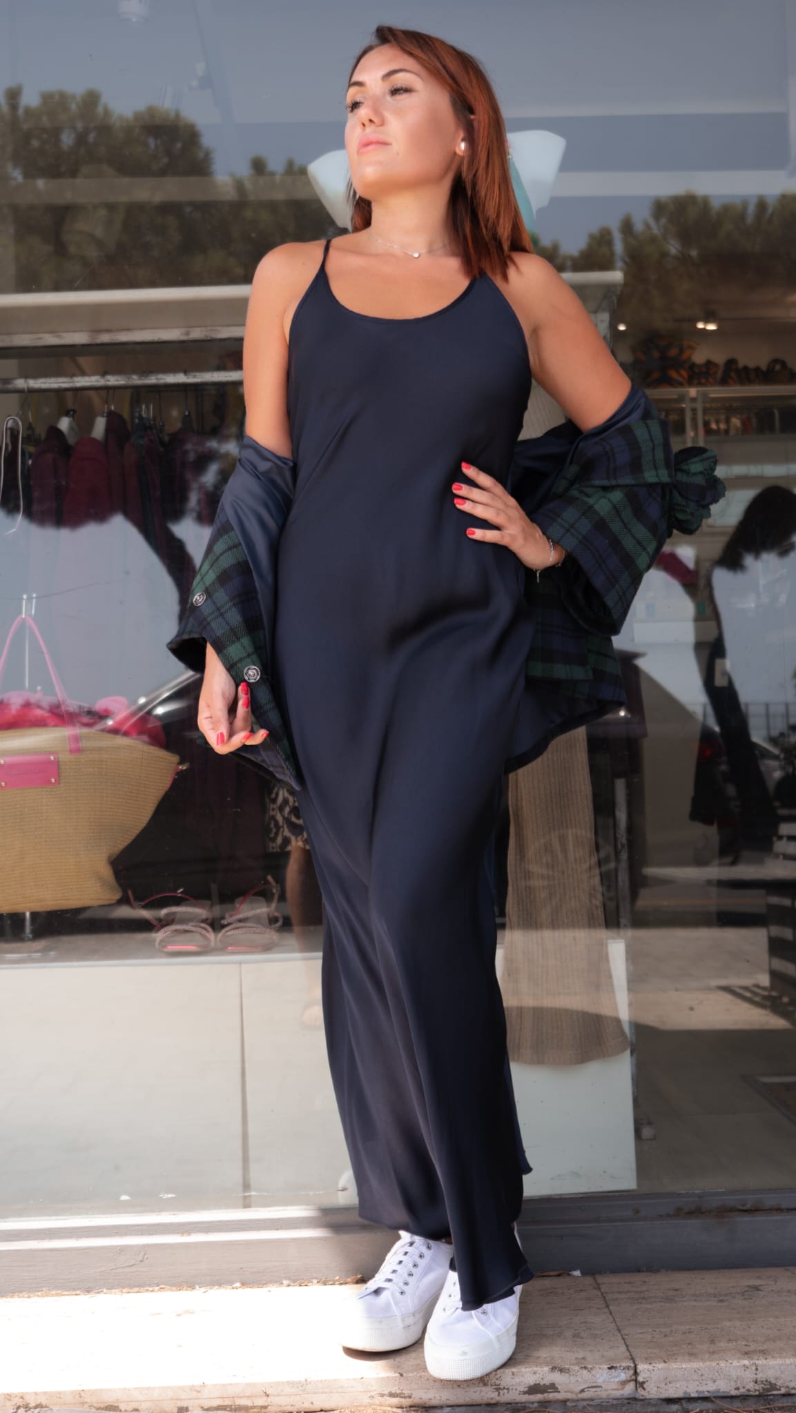 Abito lungo minimal blu notte con spalline sottili