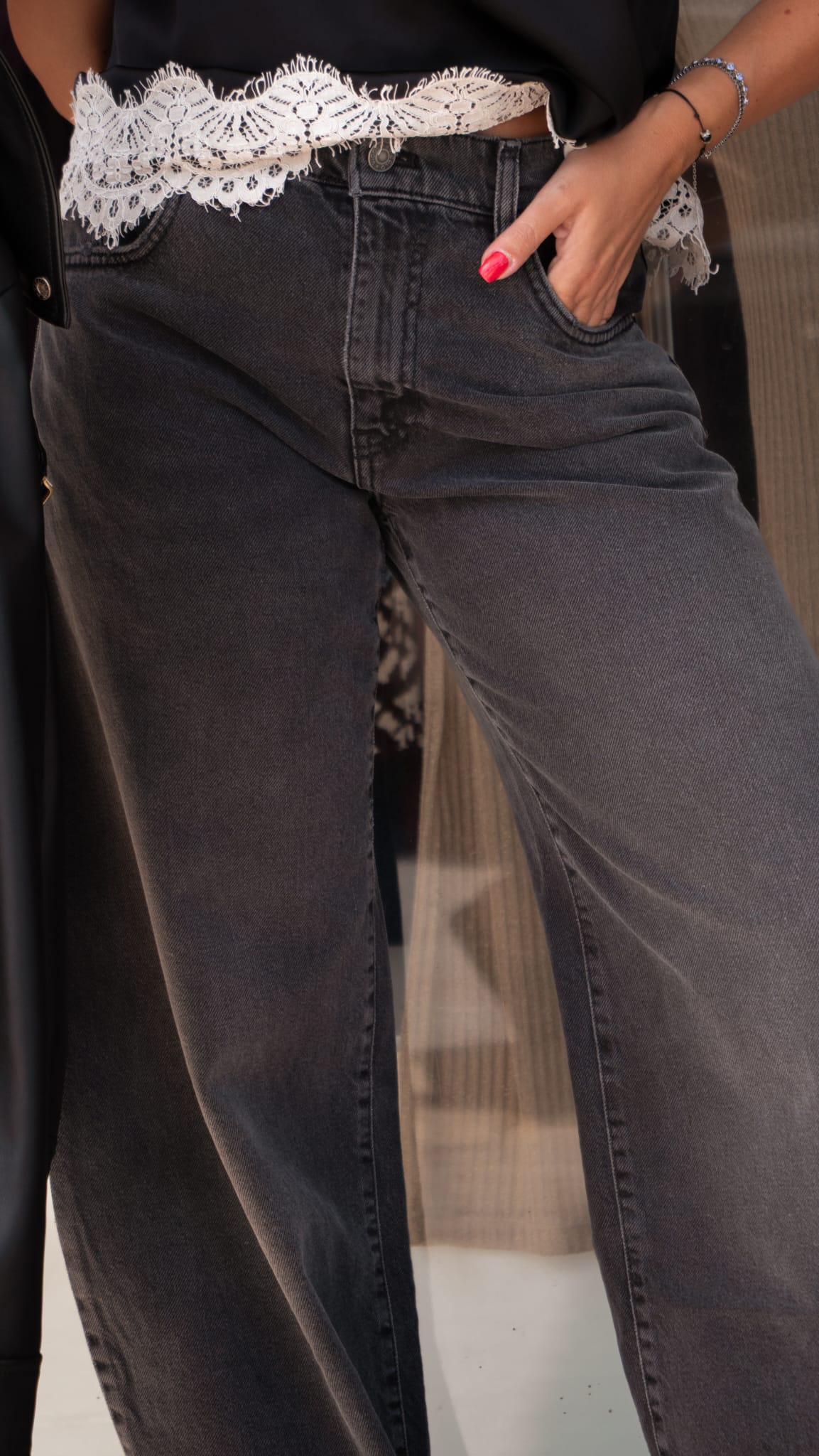 Jeans neri wide leg a vita alta