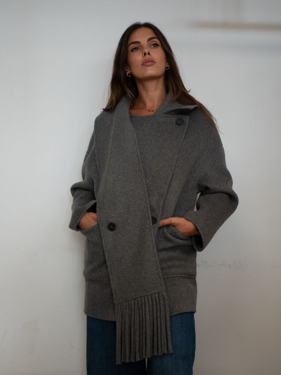 Cappotto Grigio Vicolo con Scarf