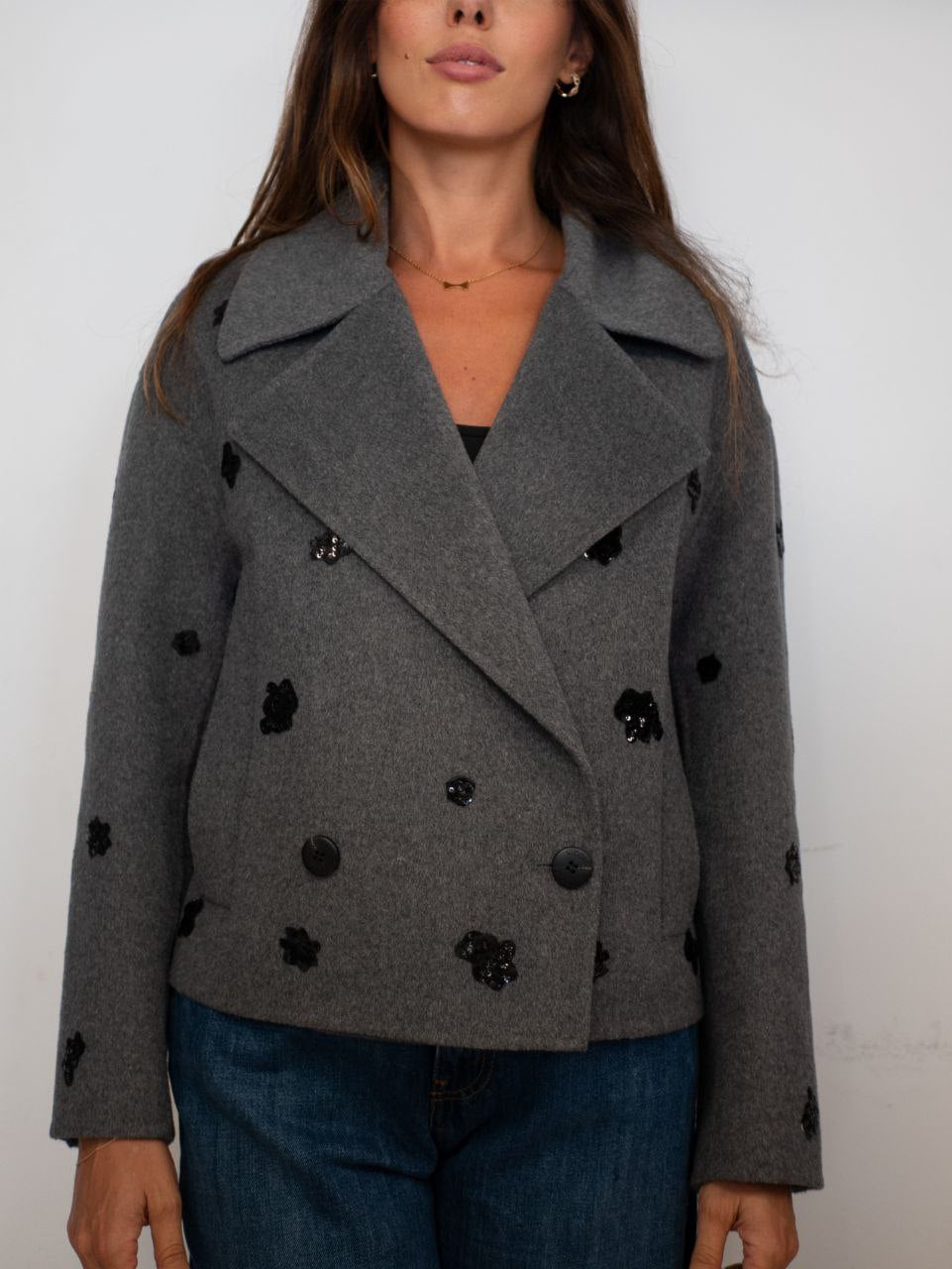 Cappotto Corto Grigio e Marrone con Applicazioni