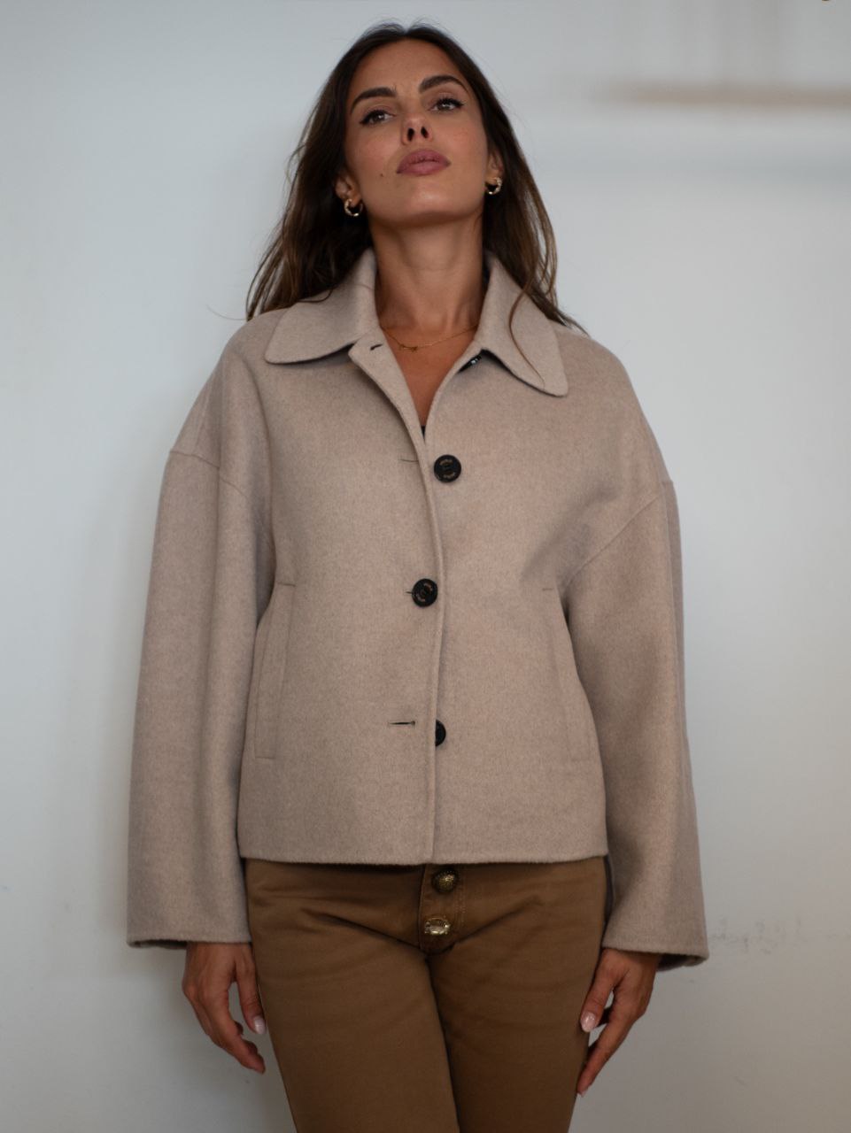 Cappotto Corto Beige con Bottoni