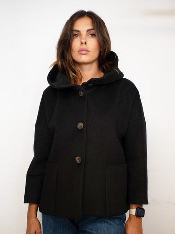 Cappotto Corto Nero con Cappuccio Whitewise