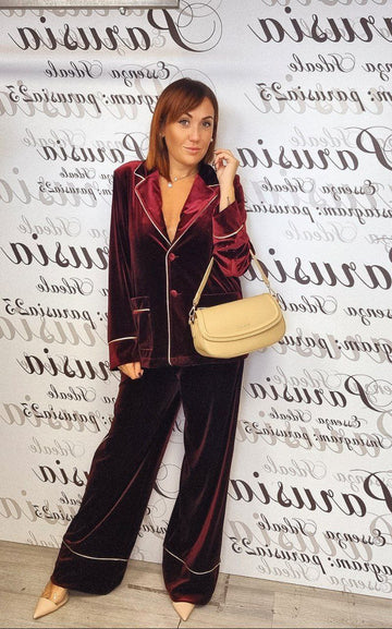 Tailleur in Velluto Bordeaux e Nero di TensioneIn