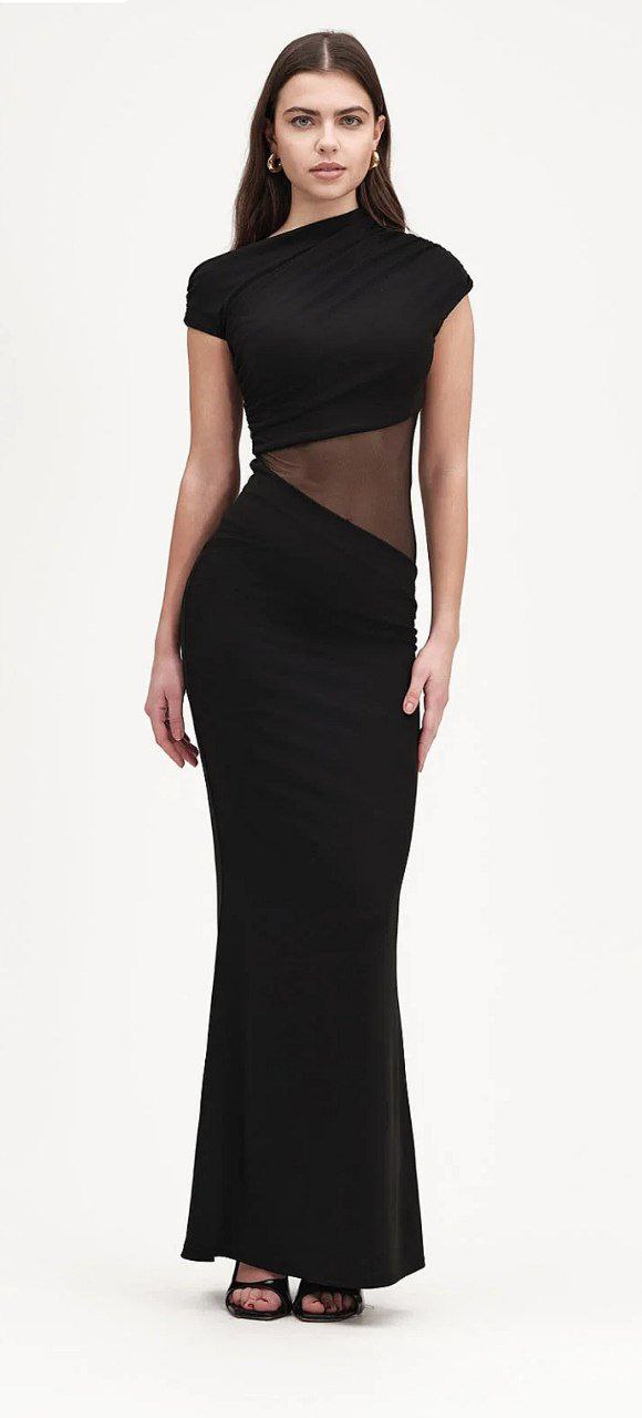 Abito Nero Whitewise con Dettagli in Rete