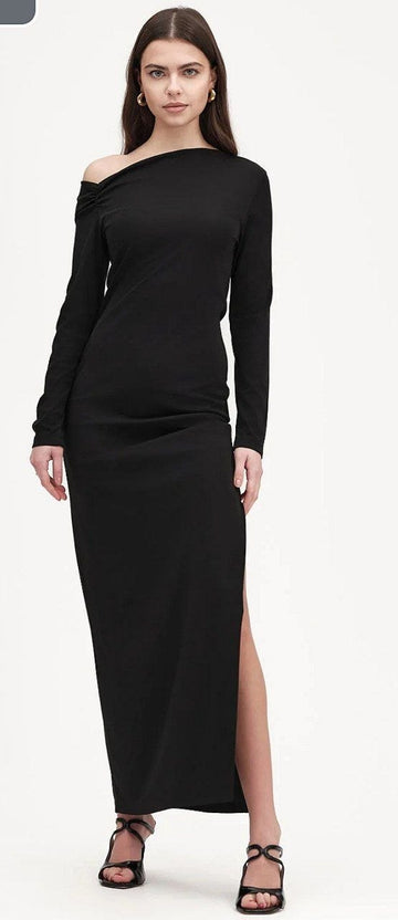 Abito Nero Lungo con Spacco Laterale