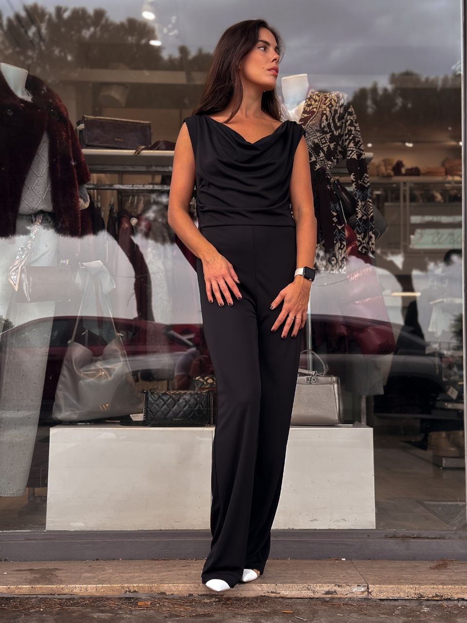 Tuta Vicolo Nera con Scollo a V