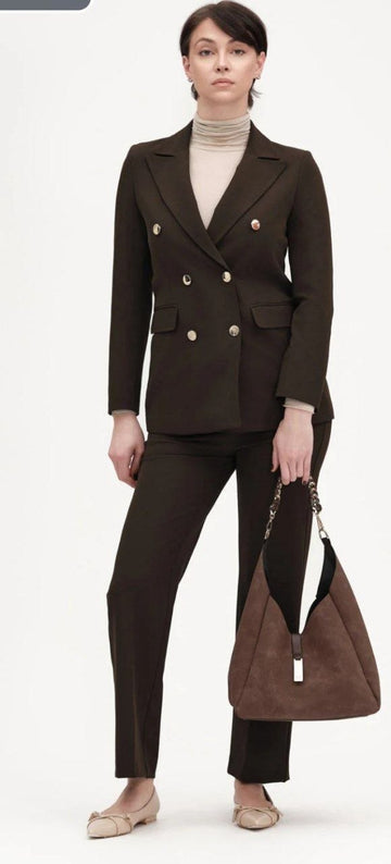 Tailleur Elegante in Marrone con Bottoni