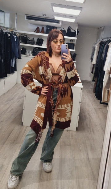 Cardigan Unico con Motivo Geometrico e Frange